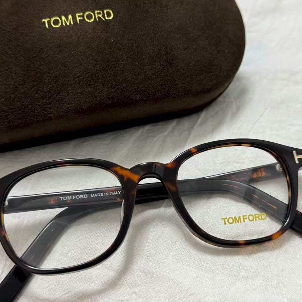 Tom Ford Tortoise Round Eyeglasses - Viral Retro Trend